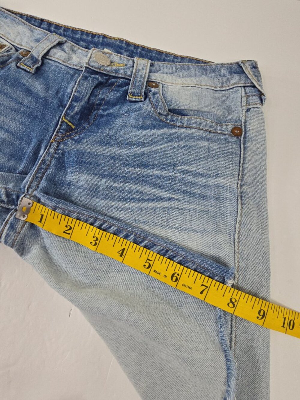 TRUE RELIGION Cutoff Jean Shorts Women’s SZ 27 Blue Denim LOW RISE 7.5in INSEAM - Picture 15 of 16